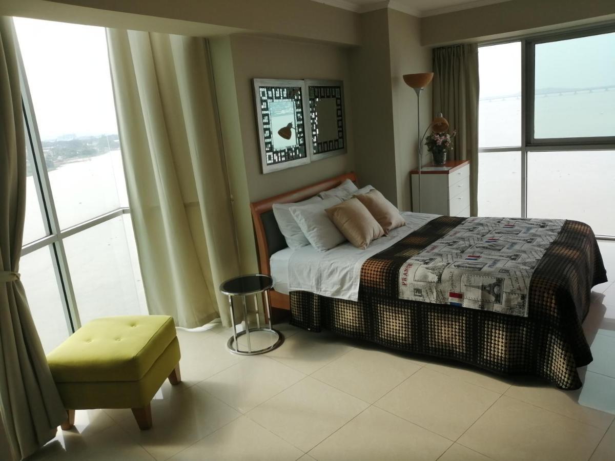 Puerto Santa Ana Suites גוויאקיל מראה חיצוני תמונה