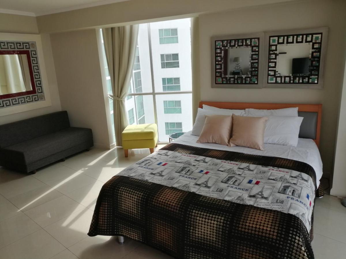 Puerto Santa Ana Suites גוויאקיל מראה חיצוני תמונה