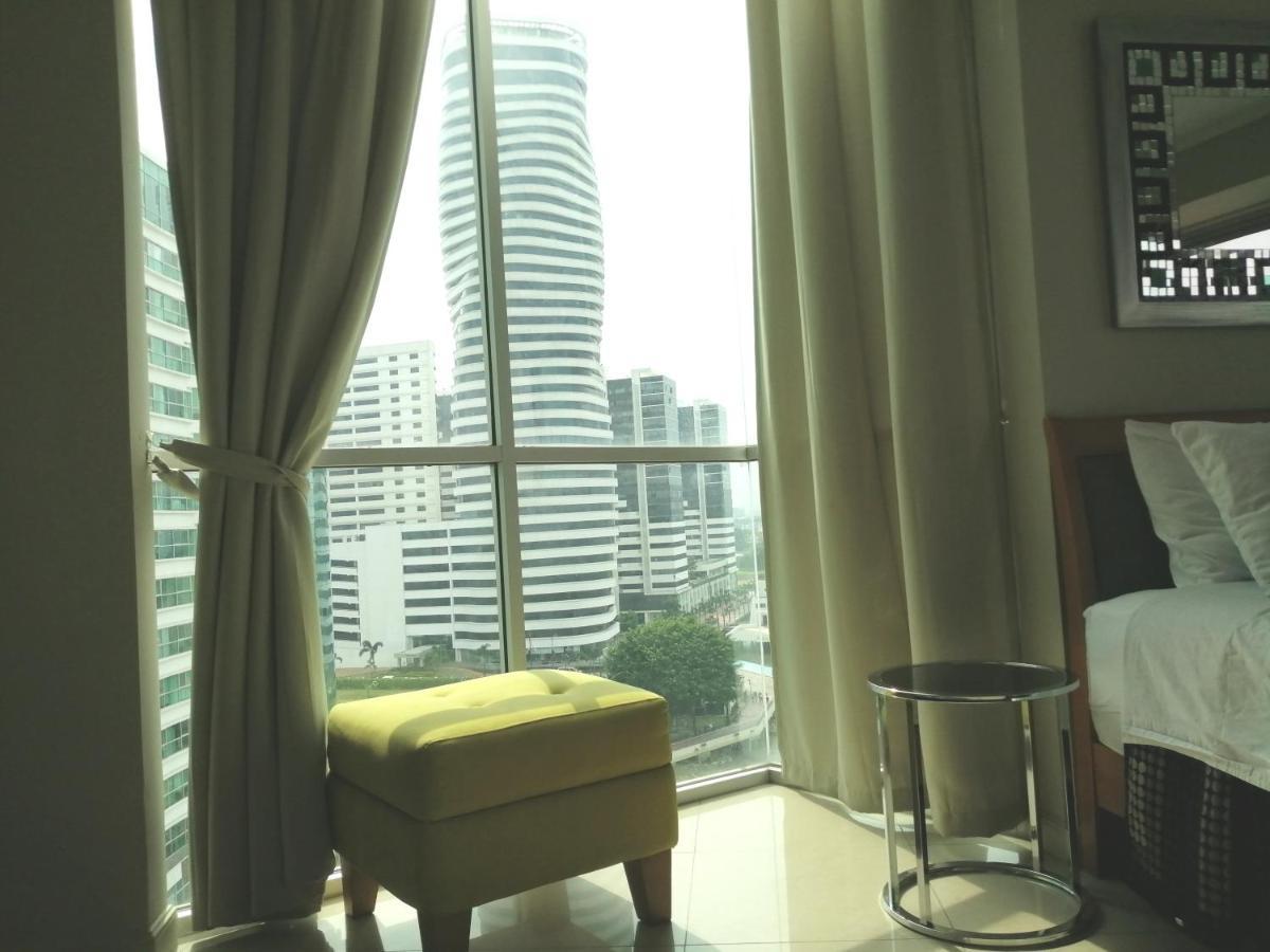 Puerto Santa Ana Suites גוויאקיל מראה חיצוני תמונה