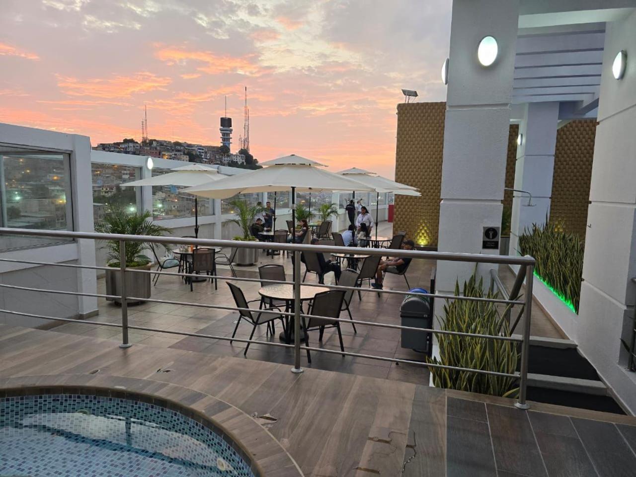 Puerto Santa Ana Suites גוויאקיל מראה חיצוני תמונה